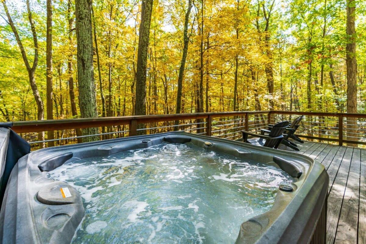 Chalet W Hot Tub, Large Deck, Grill, & Fast Wifi 伯克利斯普林斯 外观 照片