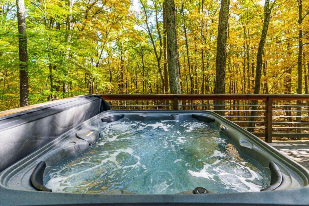 Chalet W Hot Tub, Large Deck, Grill, & Fast Wifi 伯克利斯普林斯 外观 照片