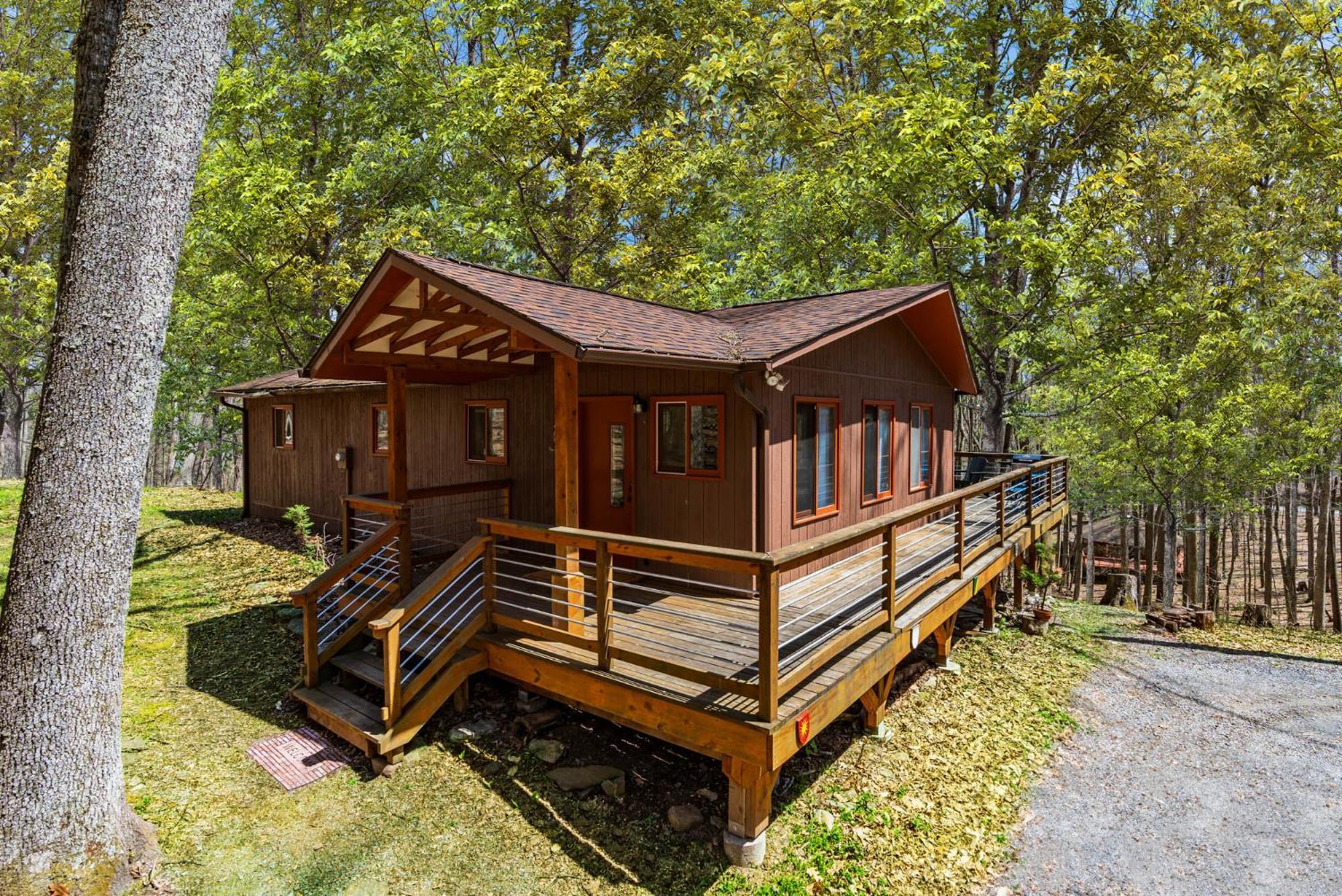 Chalet W Hot Tub, Large Deck, Grill, & Fast Wifi 伯克利斯普林斯 外观 照片