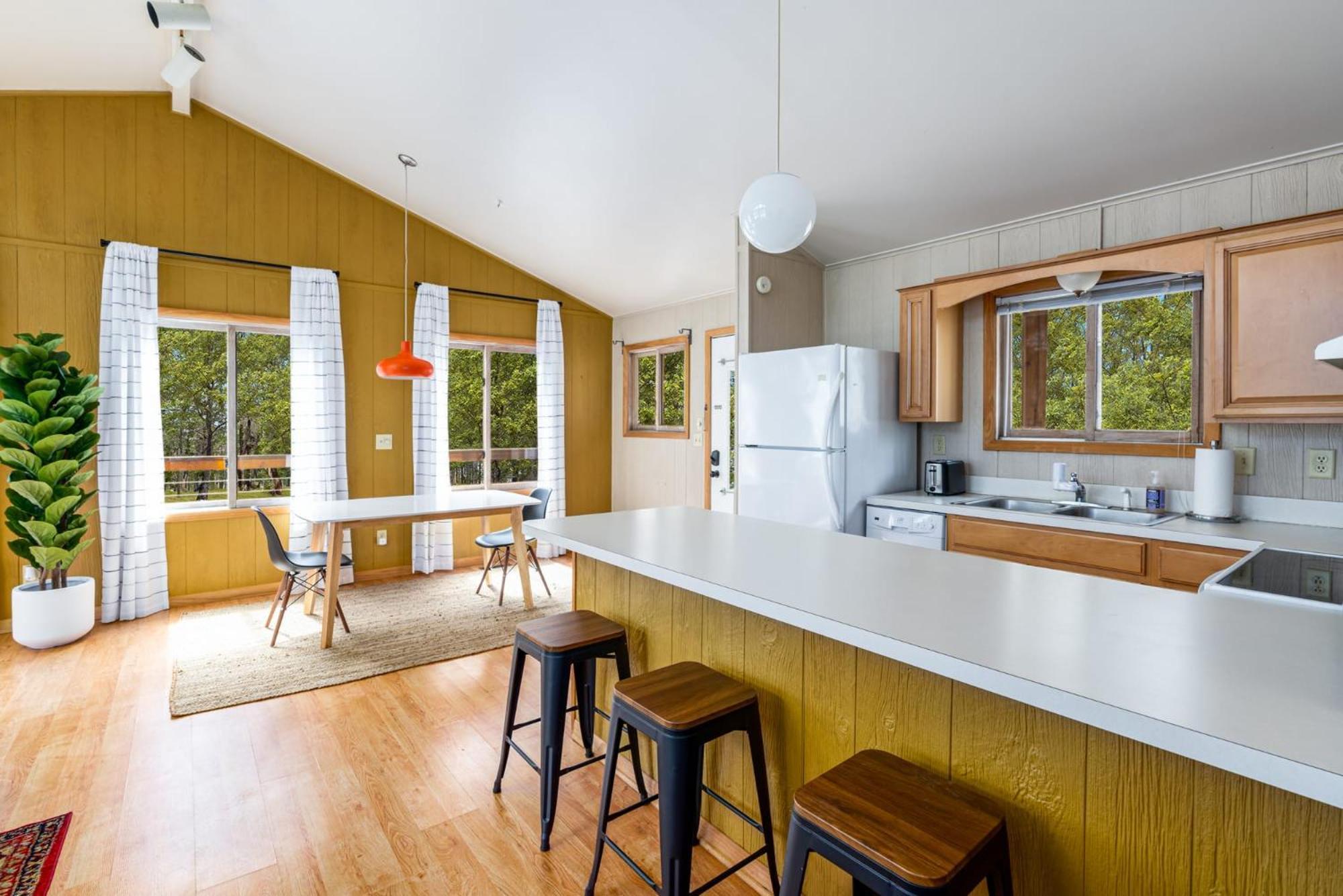 Chalet W Hot Tub, Large Deck, Grill, & Fast Wifi 伯克利斯普林斯 外观 照片